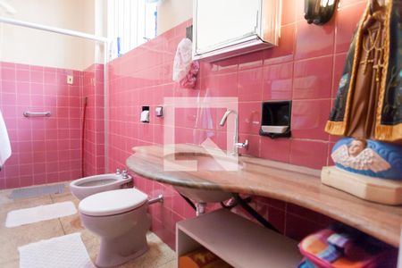 Casa à venda com 241m², 5 quartos e 2 vagasBanheiro da Suíte