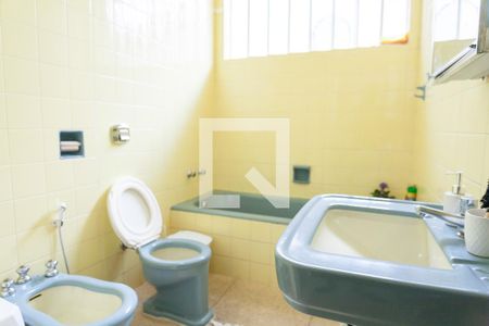 Casa à venda com 241m², 5 quartos e 2 vagasBanheiro Social