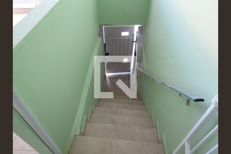 Casa para alugar com 78m², 2 quartos e 1 vagaEscadas Entrada