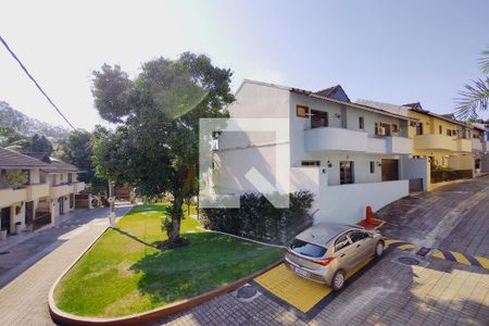 Casa à venda com 169m², 4 quartos e 2 vagasCondomínio