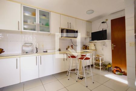 Casa à venda com 169m², 4 quartos e 2 vagasCozinha - Armários