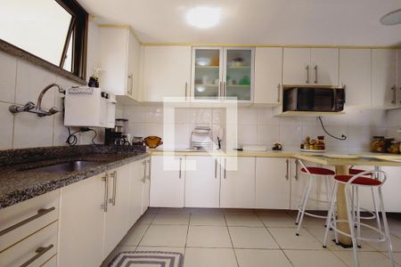 Casa à venda com 169m², 4 quartos e 2 vagasCozinha - Armários