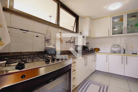 Casa à venda com 169m², 4 quartos e 2 vagasCozinha - Armários