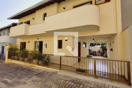 Casa à venda com 169m², 4 quartos e 2 vagasFachada