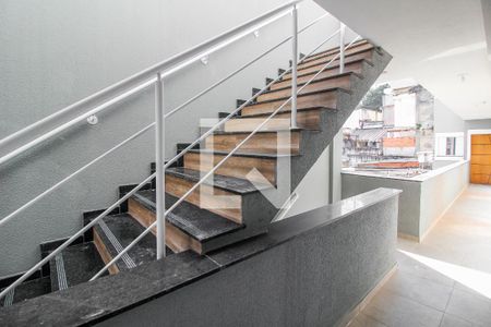Apartamento à venda com 38m², 2 quartos e sem vaga Apartamento à venda com 38m², 2 quartos e sem vagaEscada
