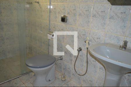 Casa à venda com 180m², 4 quartos e 2 vagasBanheiro