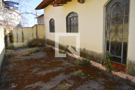 Casa à venda com 180m², 4 quartos e 2 vagasQuintal Casa 2
