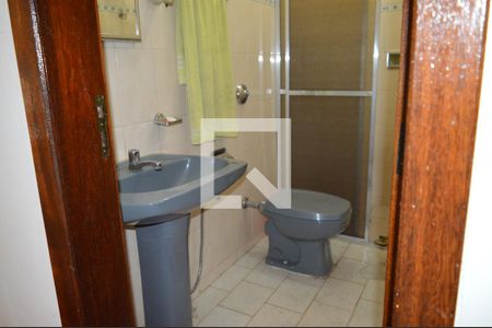 Casa à venda com 180m², 4 quartos e 2 vagasBanheiro