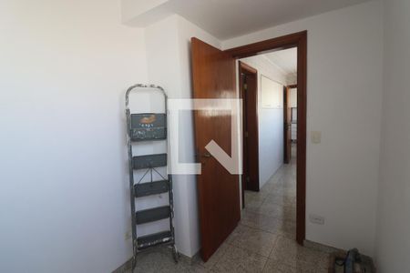 Apartamento para alugar com 156m², 2 quartos e 2 vagasQuarto Área de Serviço