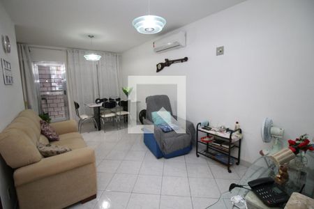 Sala de casa à venda com 3 quartos, 200m² em Inhauma, Rio de Janeiro