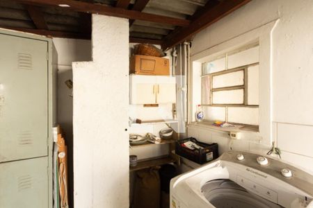 Casa à venda com 160m², 6 quartos e 5 vagas Casa à venda com 160m², 6 quartos e 5 vagasÁrea de Serviço