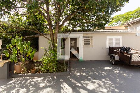 Casa à venda com 160m², 6 quartos e 5 vagas Casa à venda com 160m², 6 quartos e 5 vagasQuintal