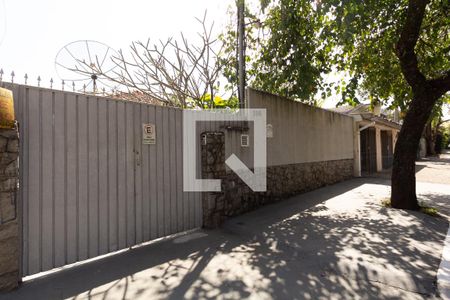 Casa à venda com 160m², 6 quartos e 5 vagas Casa à venda com 160m², 6 quartos e 5 vagasFachada