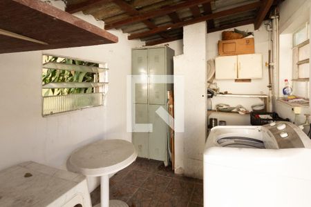 Casa à venda com 160m², 6 quartos e 5 vagas Casa à venda com 160m², 6 quartos e 5 vagasÁrea de Serviço