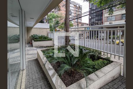 Apartamento para alugar com 70m², 2 quartos e 1 vagaFachada e portaria