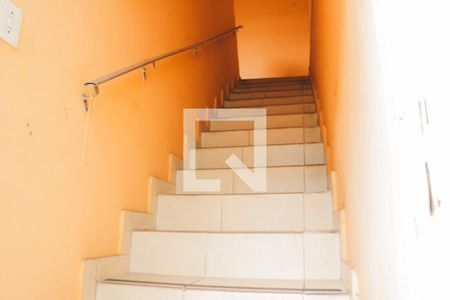 Casa à venda com 162m², 3 quartos e 3 vagasEscada Entrada