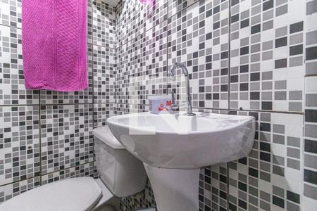 Banheiro de casa à venda com 5 quartos, 125m² em Vila Menk, Osasco