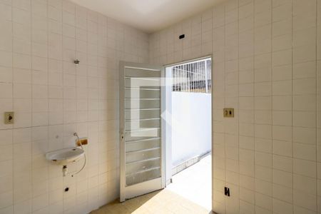 Casa à venda com 180m², 3 quartos e 4 vagas Casa à venda com 180m², 3 quartos e 4 vagasEdícula