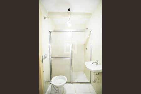 Banheiro de casa para alugar com 1 quarto, 55m² em Cupecê, São Paulo