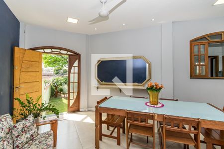 Sala de casa à venda com 2 quartos, 128m² em Brás de Pina, Rio de Janeiro