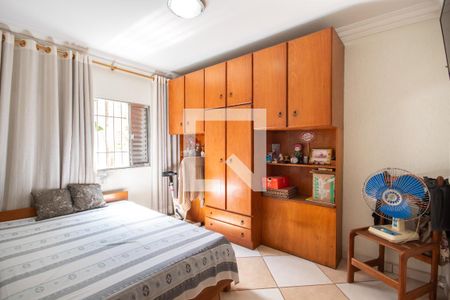 Casa à venda com 180m², 3 quartos e 4 vagas Casa à venda com 180m², 3 quartos e 4 vagasQuarto 2