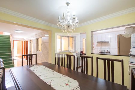 Casa à venda com 180m², 3 quartos e 4 vagas Casa à venda com 180m², 3 quartos e 4 vagasCopa