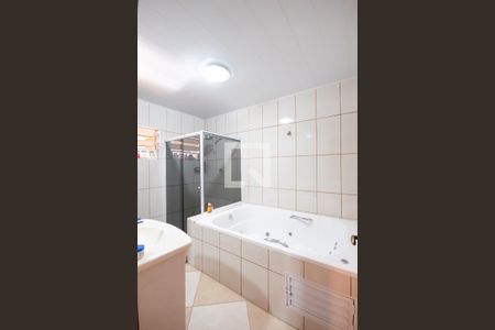 Banheiro da Suíte de casa à venda com 3 quartos, 180m² em Bandeiras, Osasco