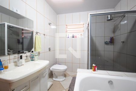 Casa à venda com 180m², 3 quartos e 4 vagas Casa à venda com 180m², 3 quartos e 4 vagasBanheiro da Suíte