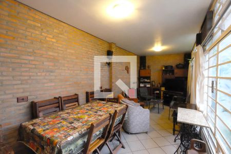 Casa à venda com 227m², 3 quartos e 2 vagasSalão