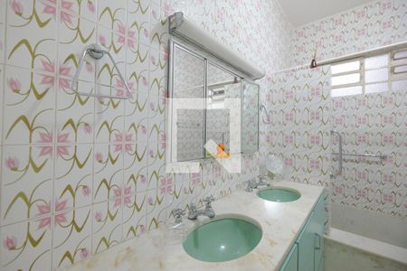 Casa à venda com 227m², 3 quartos e 2 vagasBanheiro 2