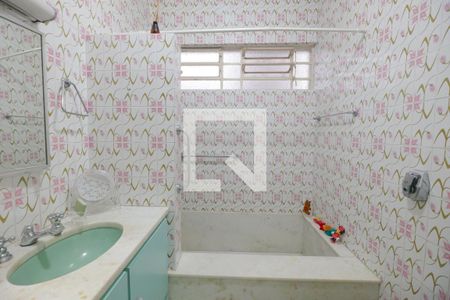 Casa à venda com 227m², 3 quartos e 2 vagasBanheiro 2