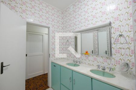 Casa à venda com 227m², 3 quartos e 2 vagasBanheiro 2