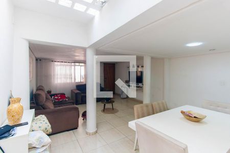 Sala de casa à venda com 4 quartos, 150m² em Vila Zelina, São Paulo