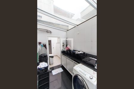 Casa de condomínio à venda com 450m², 4 quartos e 6 vagas Casa de condomínio à venda com 450m², 4 quartos e 6 vagasÁrea de Serviço