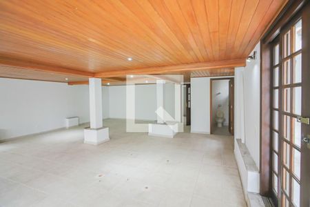 Casa para alugar com 450m², 5 quartos e 4 vagasÁrea comum - Salão de festas
