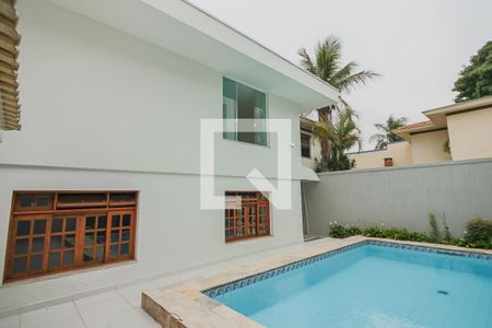 Casa para alugar com 450m², 5 quartos e 4 vagasÁrea comum - Piscina