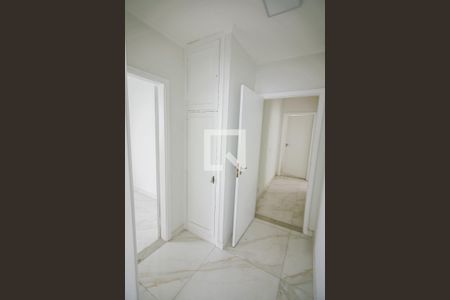 Casa para alugar com 450m², 5 quartos e 4 vagasCorredor Quartos