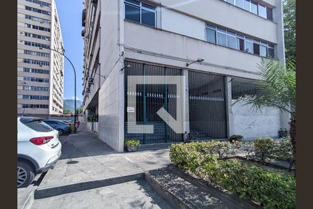 Apartamento à venda com 60m², 2 quartos e 1 vagaFachada e portaria