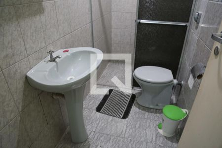 Casa à venda com 180m², 4 quartos e 1 vaga Casa à venda com 180m², 4 quartos e 1 vagaBanheiro