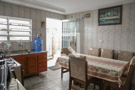 Casa à venda com 180m², 4 quartos e 1 vaga Casa à venda com 180m², 4 quartos e 1 vagaCozinha