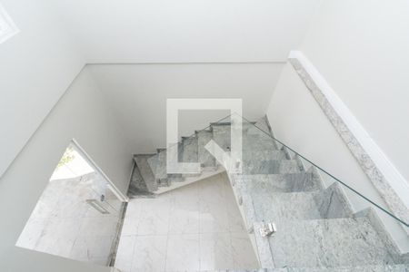 Escadas de casa à venda com 3 quartos, 460m² em Tirol, Contagem
