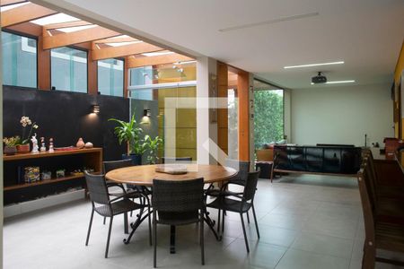 Casa à venda com 470m², 3 quartos e 4 vagas Casa à venda com 470m², 3 quartos e 4 vagasEspaço Gourmet