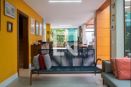 Casa à venda com 470m², 3 quartos e 4 vagas Casa à venda com 470m², 3 quartos e 4 vagasEspaço Gourmet