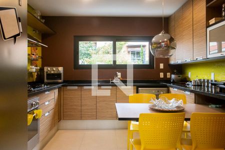 Casa à venda com 470m², 3 quartos e 4 vagas Casa à venda com 470m², 3 quartos e 4 vagasCozinha