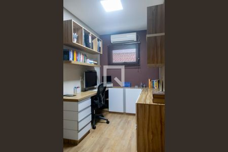 Casa à venda com 470m², 3 quartos e 4 vagas Casa à venda com 470m², 3 quartos e 4 vagasEscritório