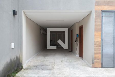Casa à venda com 470m², 3 quartos e 4 vagas Casa à venda com 470m², 3 quartos e 4 vagasGaragem