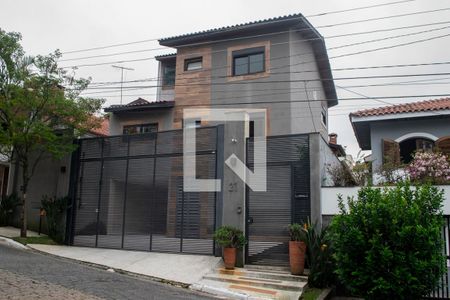 Casa à venda com 470m², 3 quartos e 4 vagas Casa à venda com 470m², 3 quartos e 4 vagasFachada