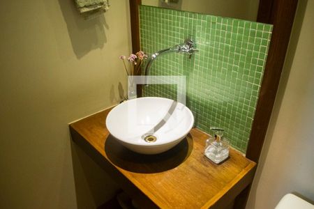 Casa à venda com 470m², 3 quartos e 4 vagas Casa à venda com 470m², 3 quartos e 4 vagasLavabo