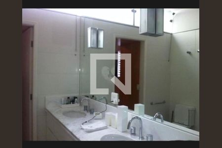 Casa à venda com 4 quartos, 350m² em Bela Aliança, São Paulo