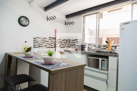 Sala/Cozinha de kitnet/studio para alugar com 1 quarto, 24m² em Vila Monte Alegre, São Paulo